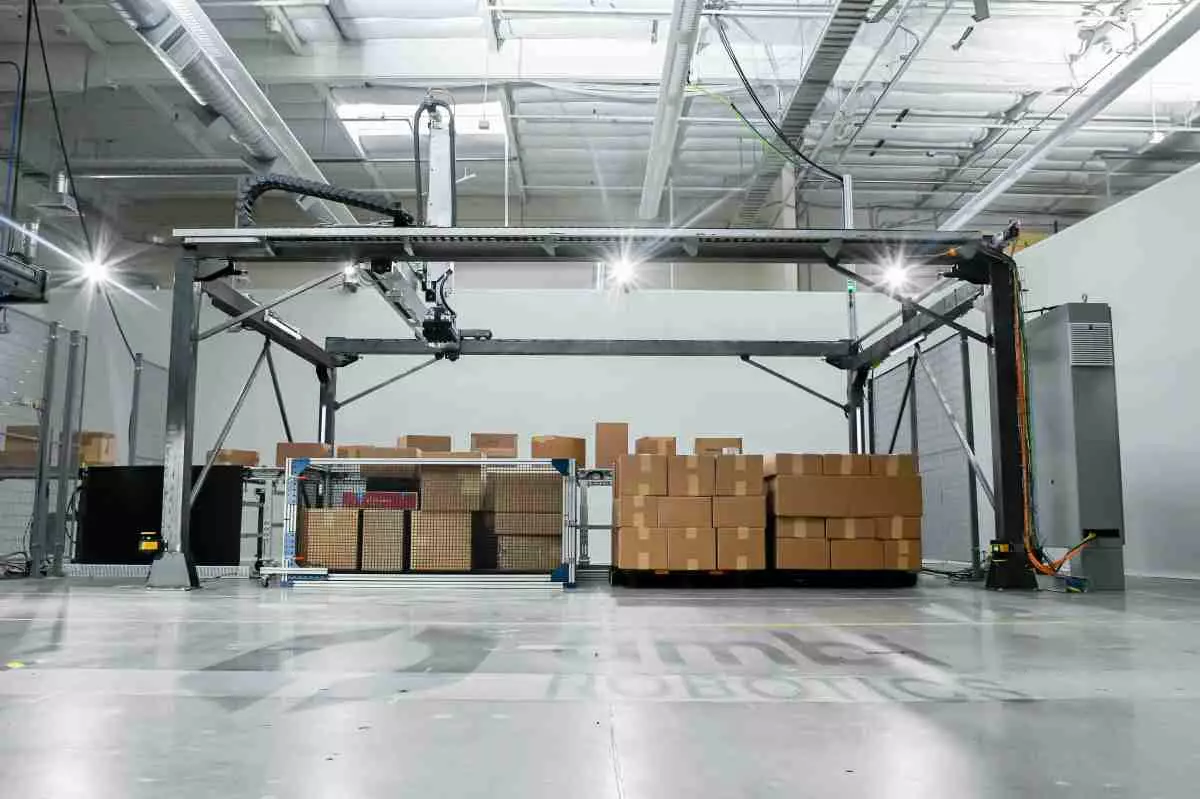 Revolutionizing Warehouse Logistics: The Future of Automation with AmbiStack