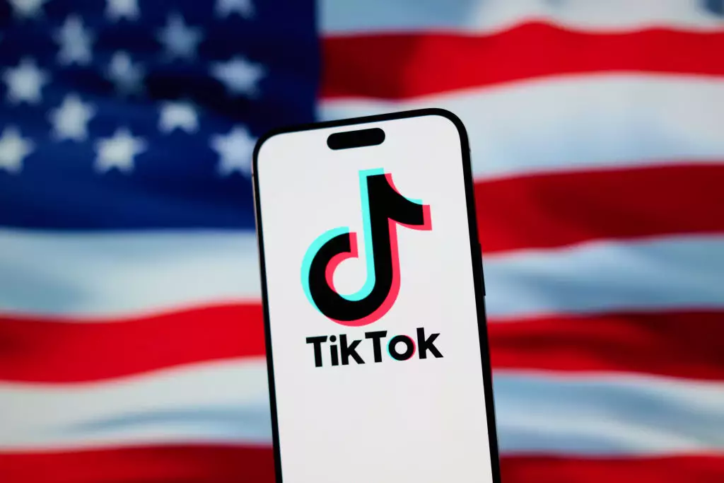 Revival of TikTok: Dynamics of App Removal and Restoration in the U.S.