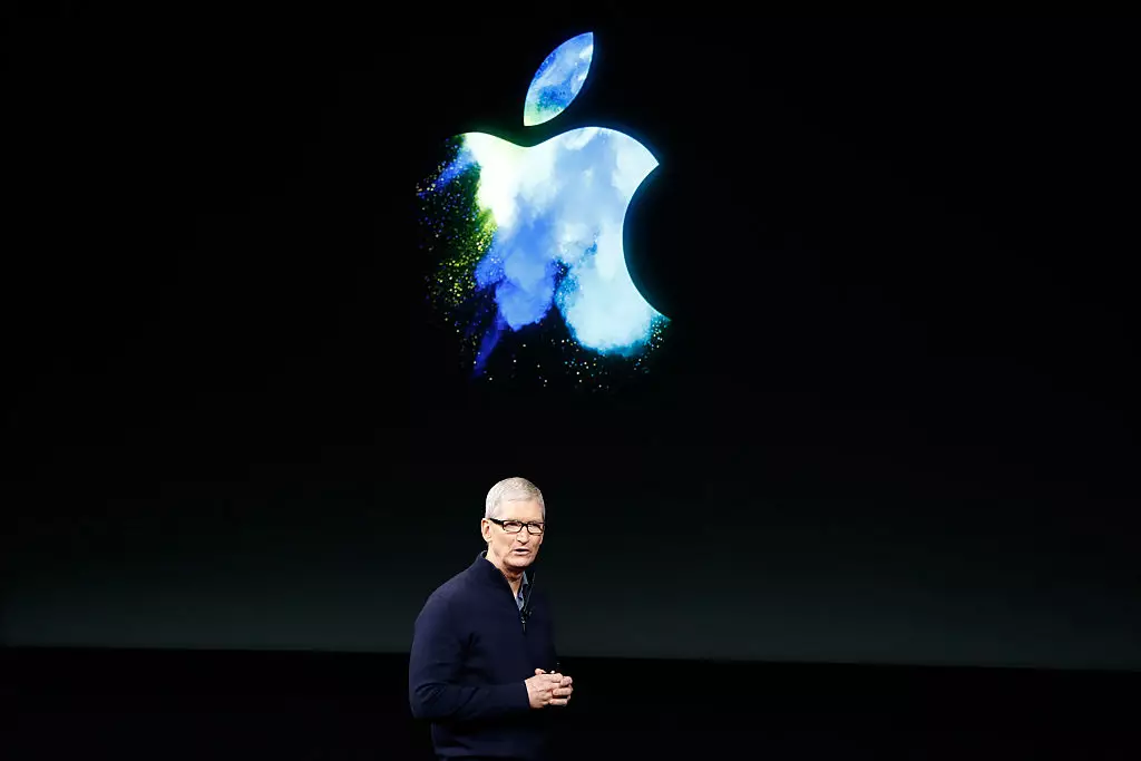 Apple’s Resilience: Navigating Tariffs with Strategic Ingenuity